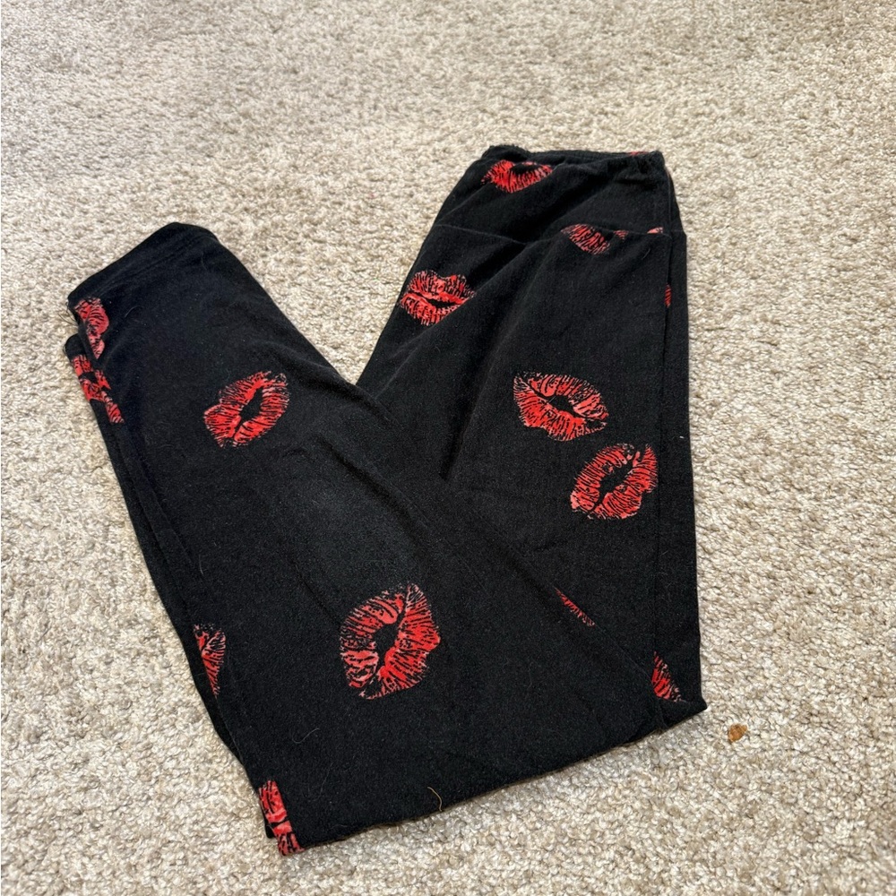 LuLaRoe Black Leggings with Red Lip Pattern